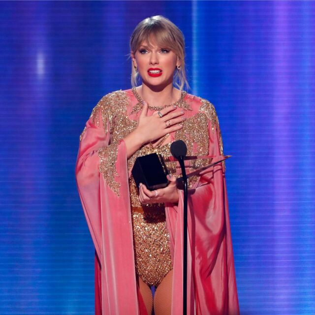 Тейлър Суифт спечели приза "Изпълнител на десетилетието" 