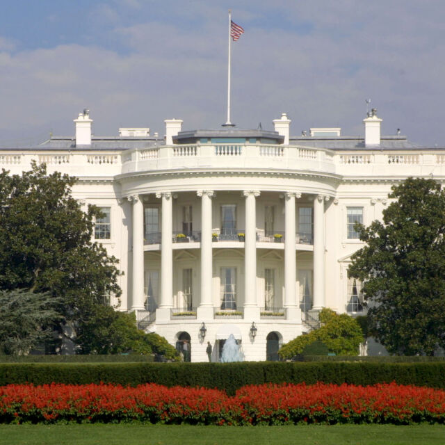 18 сватби, 10 погребения и други любопитни факти за Белия дом