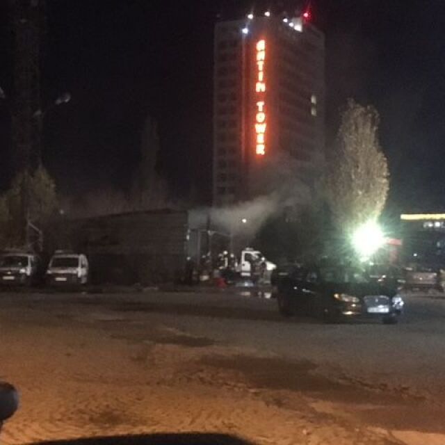  Голям пожар пламтя в автосервиз в София 