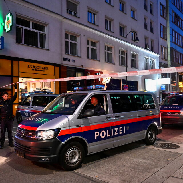 Австрийските власти: Зад атаката във Виена стоят ислямисти