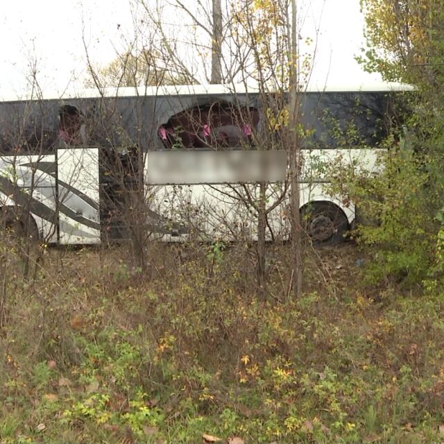 Пътници за катастрофата с автобус и джип: Започнахме да се борим да излезем от рейса