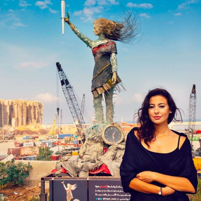 Ливанска художничка създава въздействаща скулптура от отломките след експлозията в Бейрут