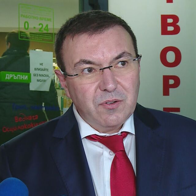 Костадин Ангелов: До края на утрешния ден ще има антибиотици във всички аптеки в страната