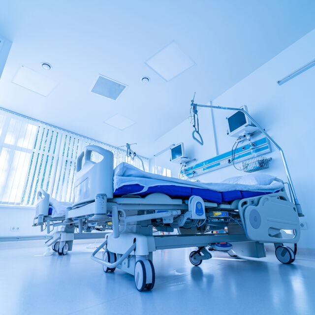 Болници в Европа изнемогват под наплива на заразени с COVID-19