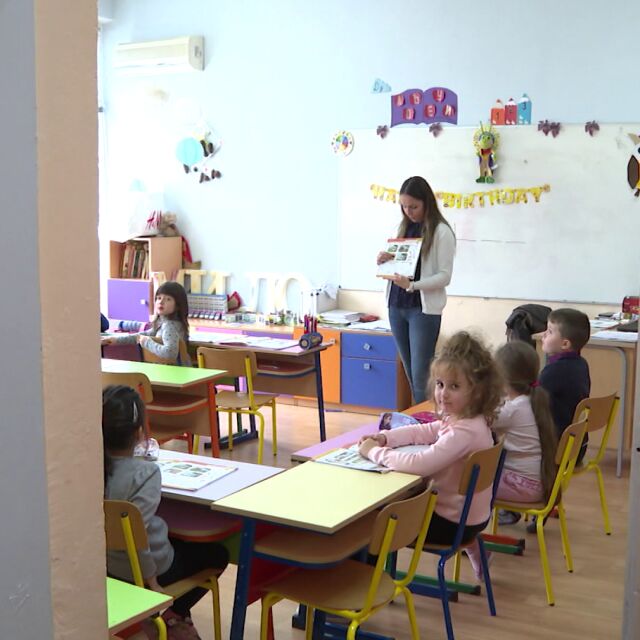  Студенти на първа линия: Четвъртокурсници заместват в клас отсъстващите учители във Велико Търново