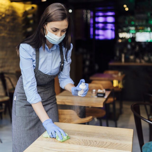 Ресторантьори: Почти 1/2 от заведения у нас работят със 100% ваксиниран персонал