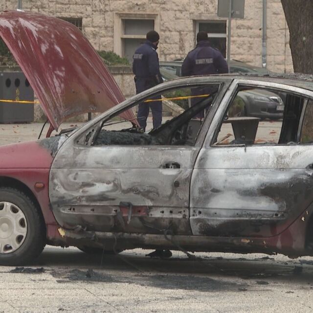 Повдигат две обвинения на мъжа, запалил колата си във Враца