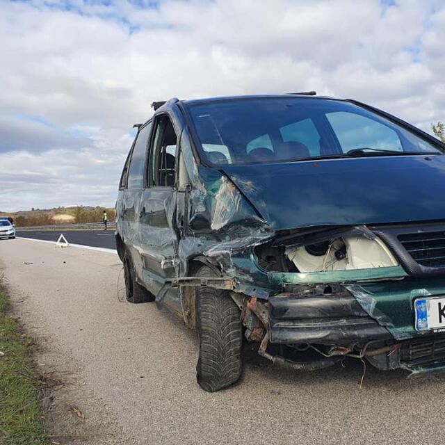Две коли се удариха на АМ "Марица“, пострадала е жена
