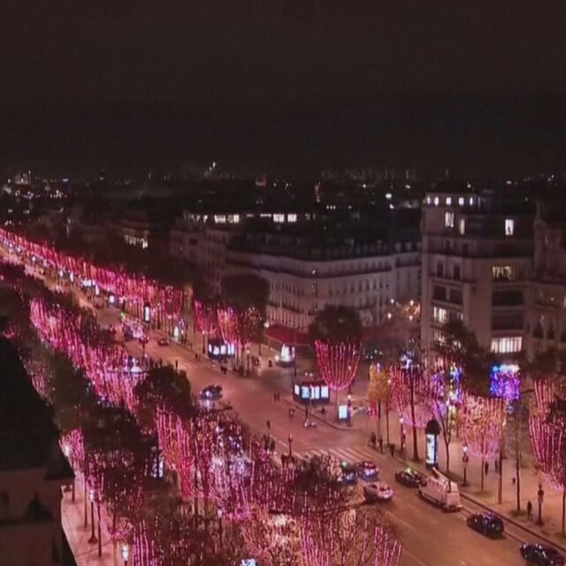 Запалиха коледните светлини на бул. "Шанз-Елизе" в Париж
