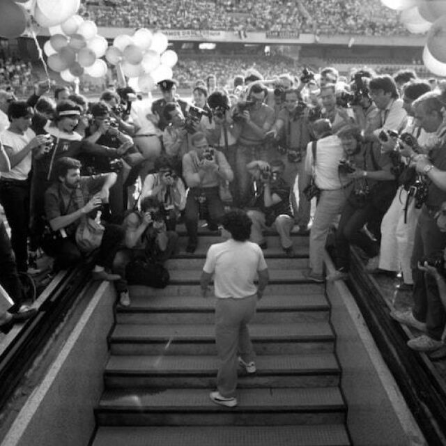 "Наполи" прекръства стадиона си в памет на Марадона