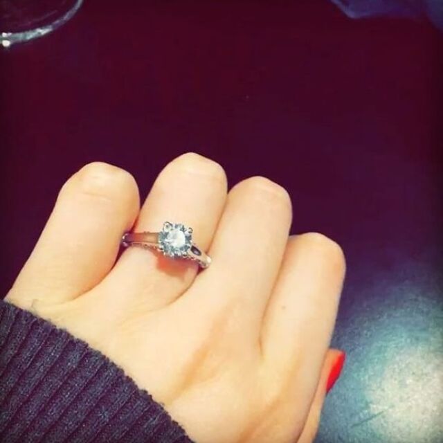 Жена откри годежния си пръстен след 21 години в тоалетна чиния