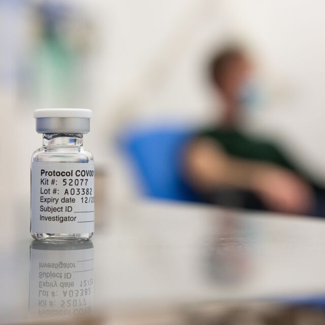 НПО-та: Богатите страни имат достатъчно ваксини, за да имунизират населението си три пъти