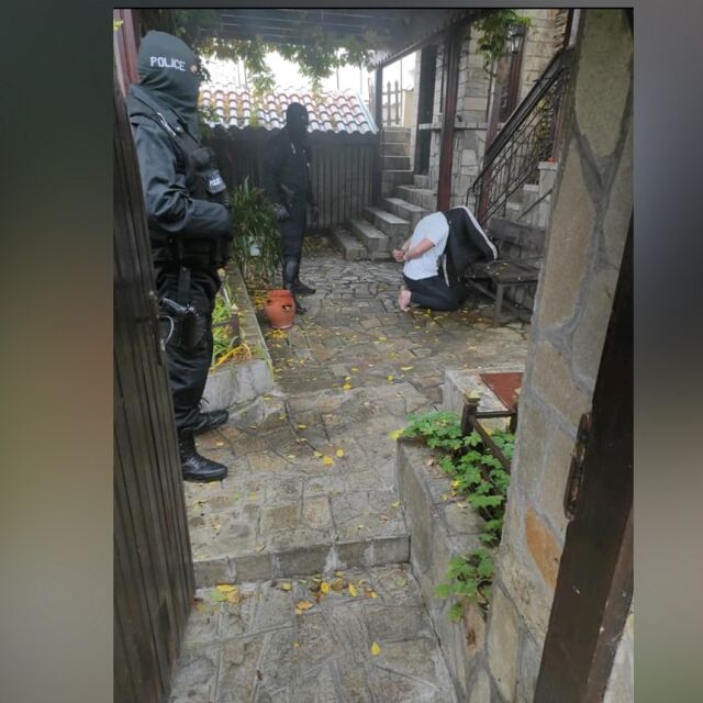 Полицията е арестувала сина и съпруга на кметицата на Симеоновград