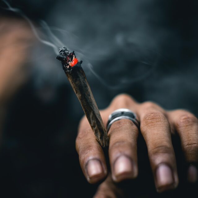 Планира се пушенето на марихуана в част от центъра на Амстердам да бъде забранено 