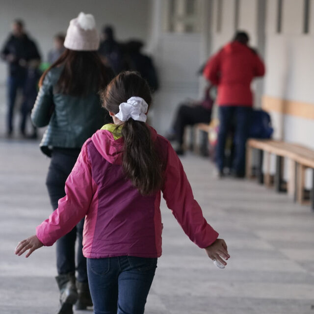 Децата с хранително натравяне са били на общежитие в училище в Пловдив 