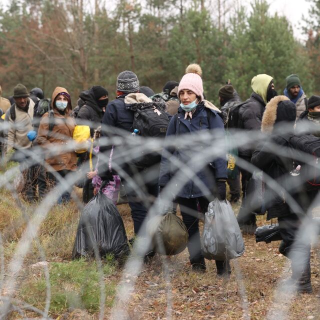 Мигранти са се струпали край граничен пункт между Полша и Беларус