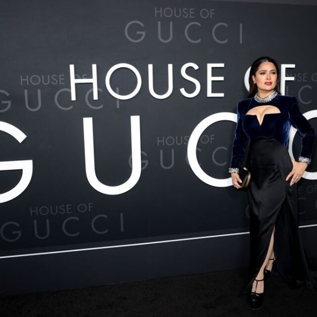 Салма Хайек с прелестна рокля за премиерата на "Домът на Gucci" в Ню Йорк