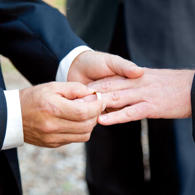 Американският Конгрес прие нов закон, защитаващ еднополовите бракове