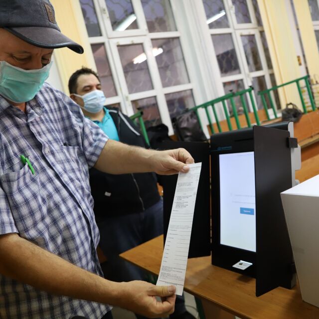 В кадър: Балотажът на президентските избори