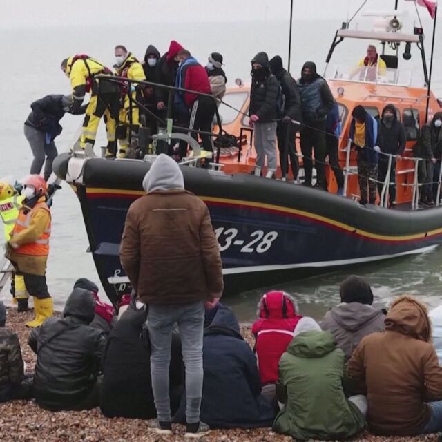 Най-малко 31 мигранти се удавиха при опит да преплуват Ламанша
