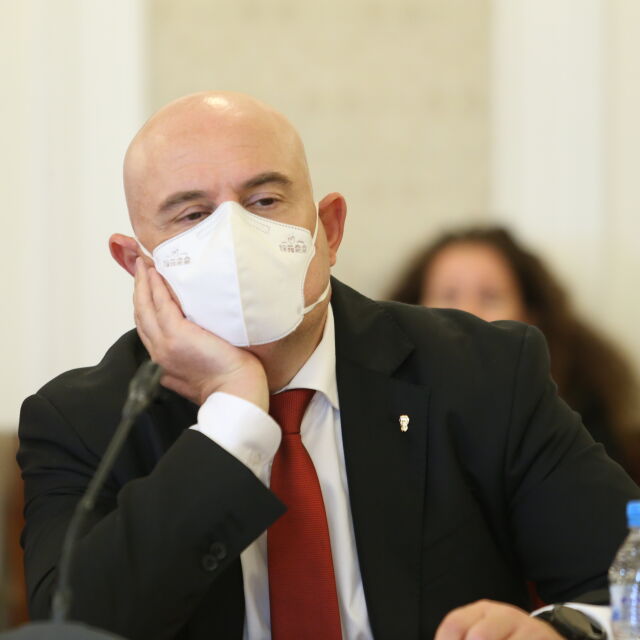 Радев и Гешев се срещнаха в НС, главният прокурор поиска разговор за реформите