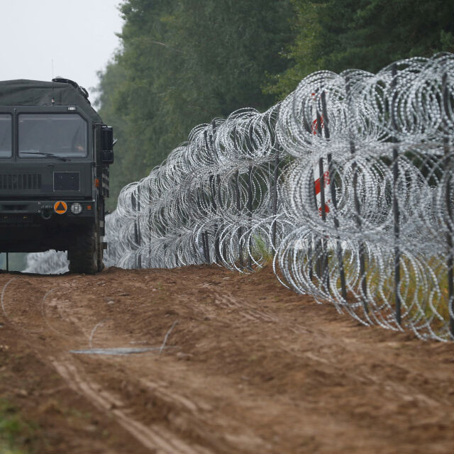 Полша строи ограда от бодлива тел по границата с руския анклав Калининград