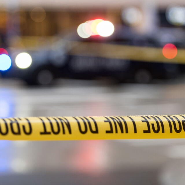 Осем тийнейджърки са обвинени в убийството на бездомен мъж в Торонто