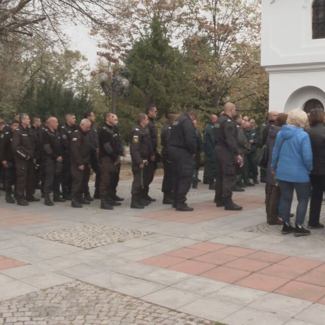Ден на траур в Елхово: Изпращат мл. инспектор Петър Бъчваров