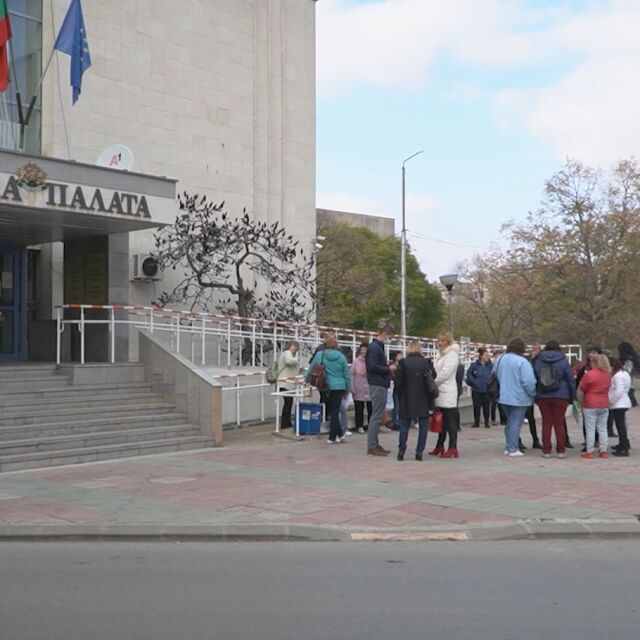 Болницата в Добрич съди медици заради участието им в протест
