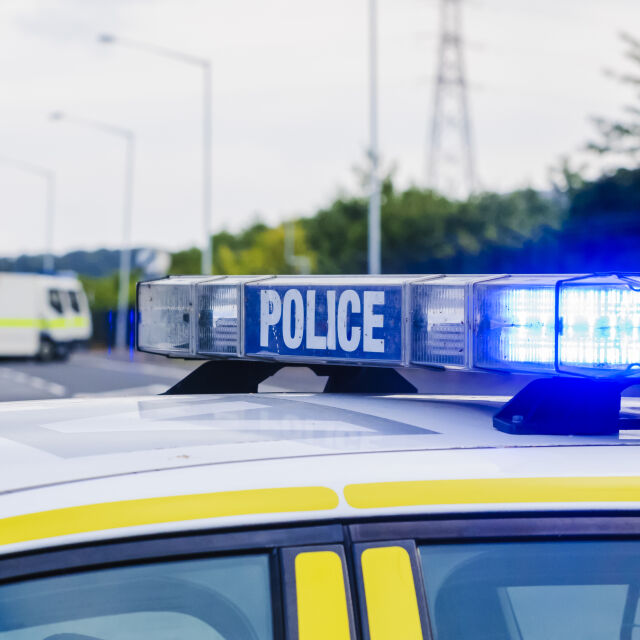  Двама мъже с секира са задържани след грабеж на апартамент в Страбан 