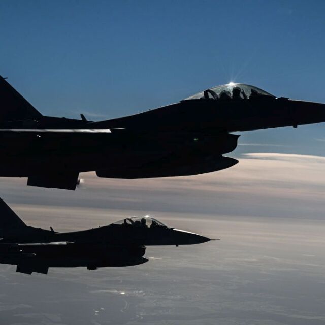  Първите ни два изтребителя F-16 ще бъдат предадени от Съединени американски щати тази година 