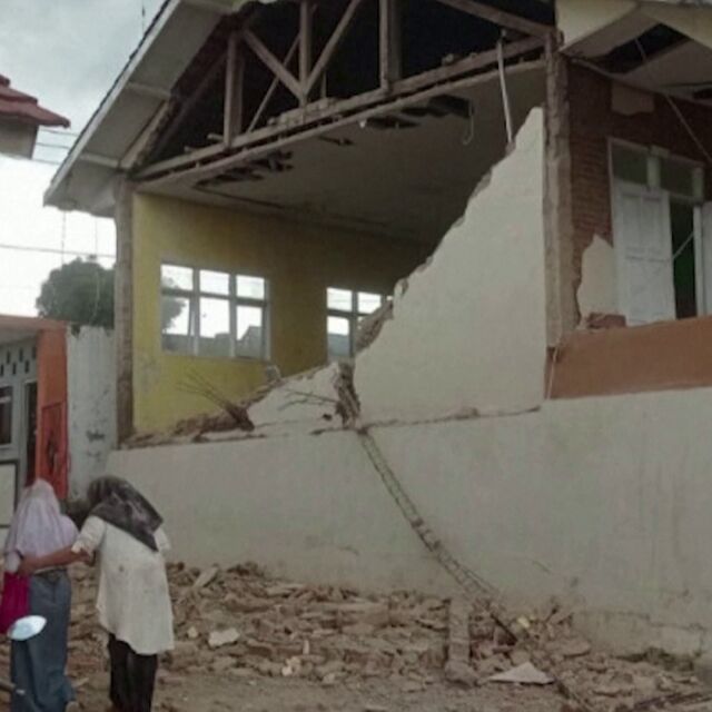 Най-малко 162 са жертвите при земетресението в Индонезия 