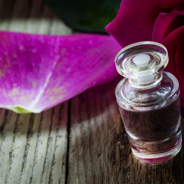 Българското розово масло няма да попада в обхвата на опасните химически продукти