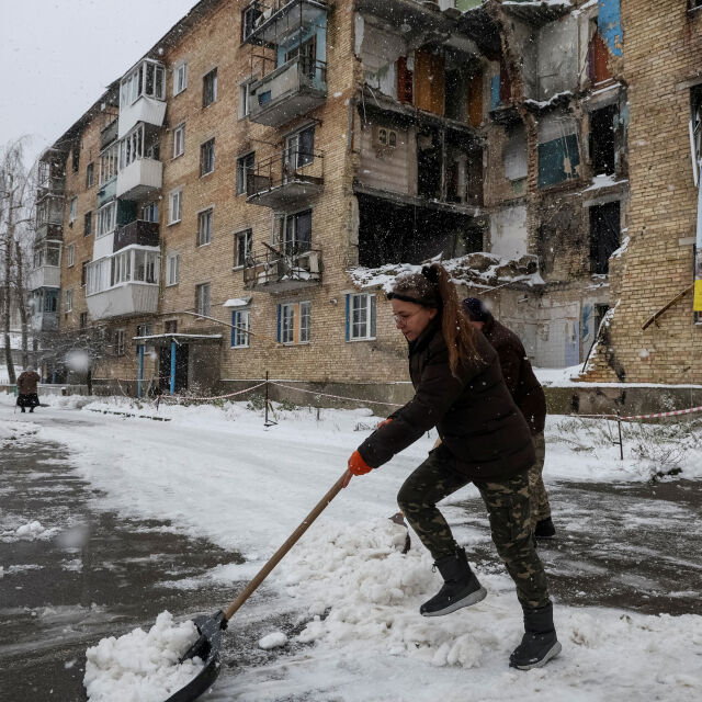 Изграждат „центрове на непобедимостта“ в Украйна за оцеляване през зимата