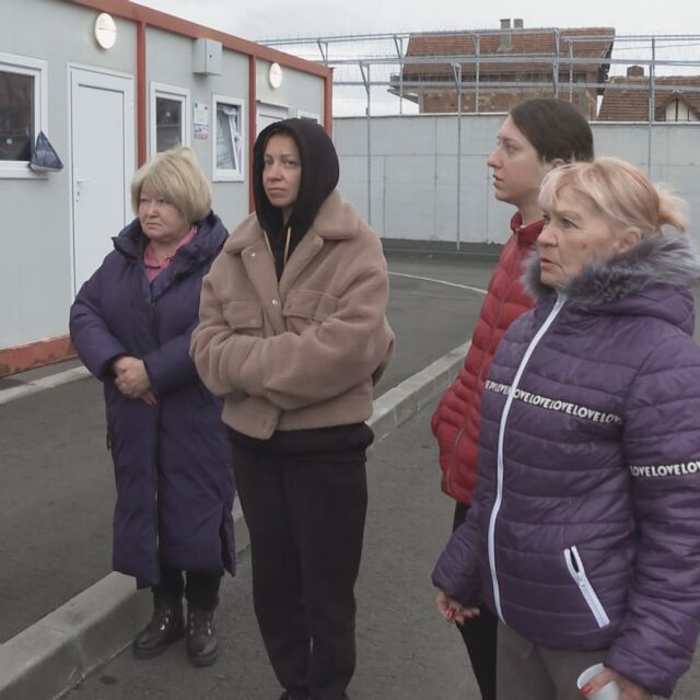Украинските бежанци в буферния център в Елхово са оставени без храна
