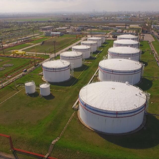 "Лукойл" предупреди, че рафинерията в Бургас може да спре работа