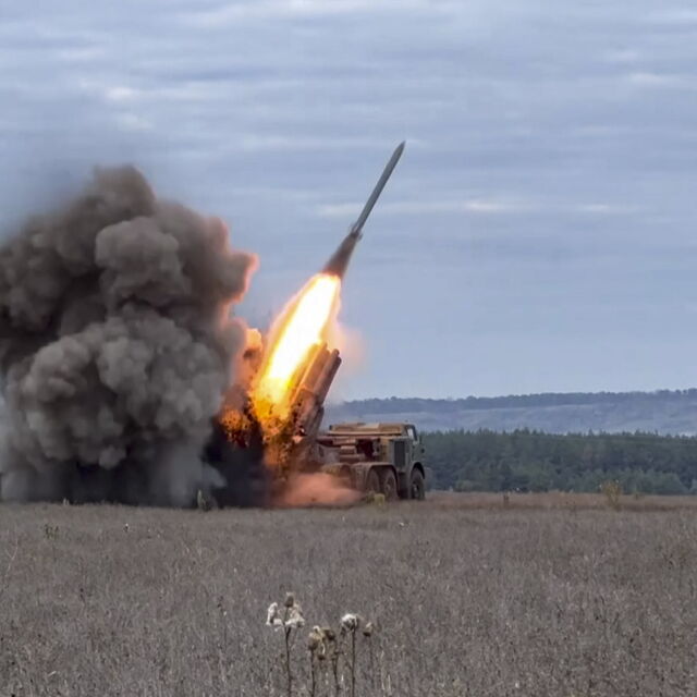 Британското разузнаване: Русия стреля по Украйна с ракети с отстранена ядрена бойна глава