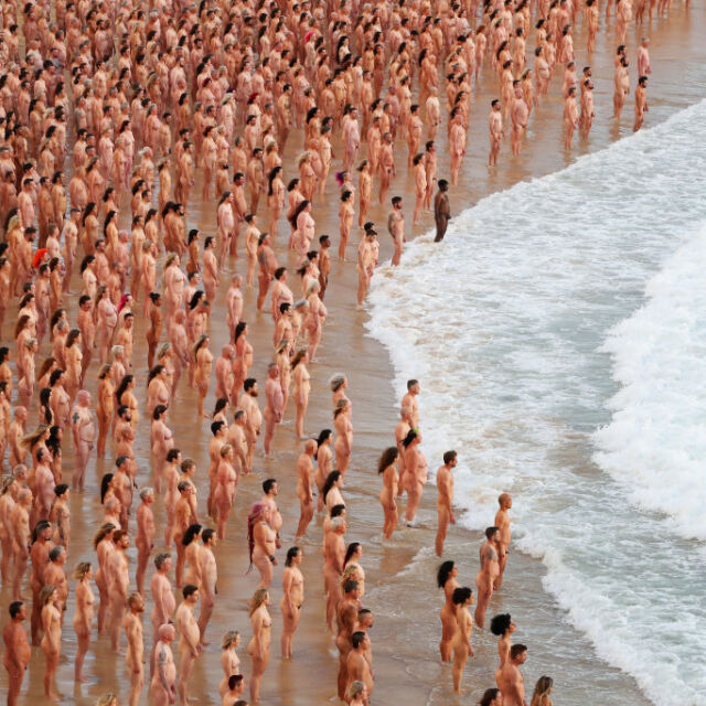 2500 души се съблякоха голи за снимка на австралийски плаж (ГАЛЕРИЯ)