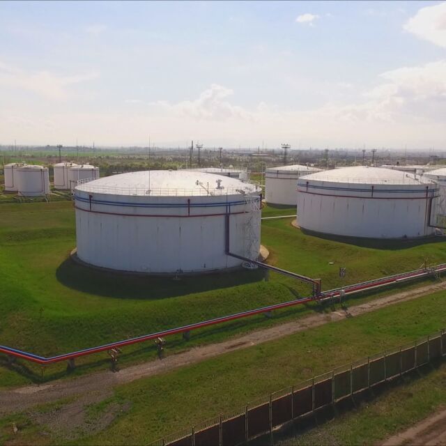 На изпроводяк: Служебният кабинет разреши износ на нефтородукти за Украйна