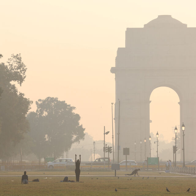 Смъртоносен смог в Ню Делхи, училищата затвориха (СНИМКИ и ВИДЕО)