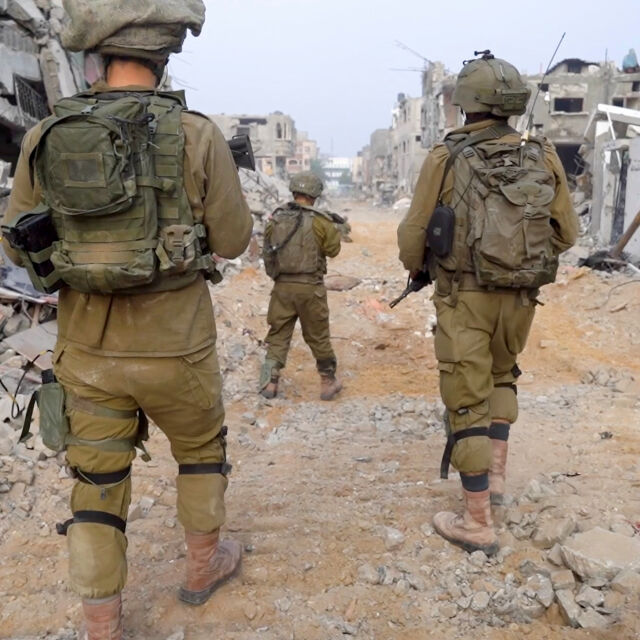 Израел: Газа е напълно обкръжена и разделена на две, атакуваме масово (СНИМКИ)