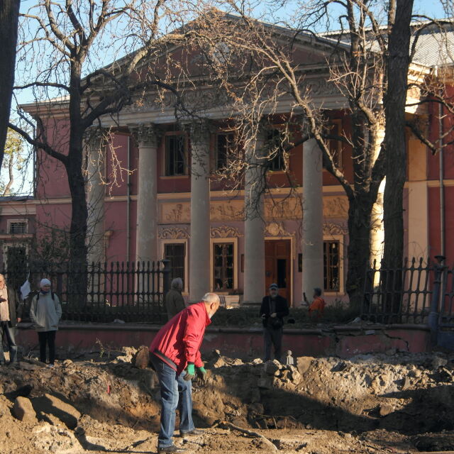 Удари по Одеса и Херсон: Има ранени, поражения по жилища и национална галерия