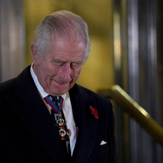 Крал Чарлз – емоционален при откриването на статуи на покойните Елизабет II и принц Филип