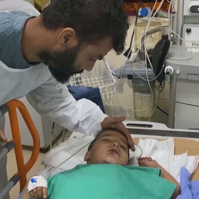 Бомбардиран два пъти: 4-годишно дете от Газа губи родителите си, а след това и краката си