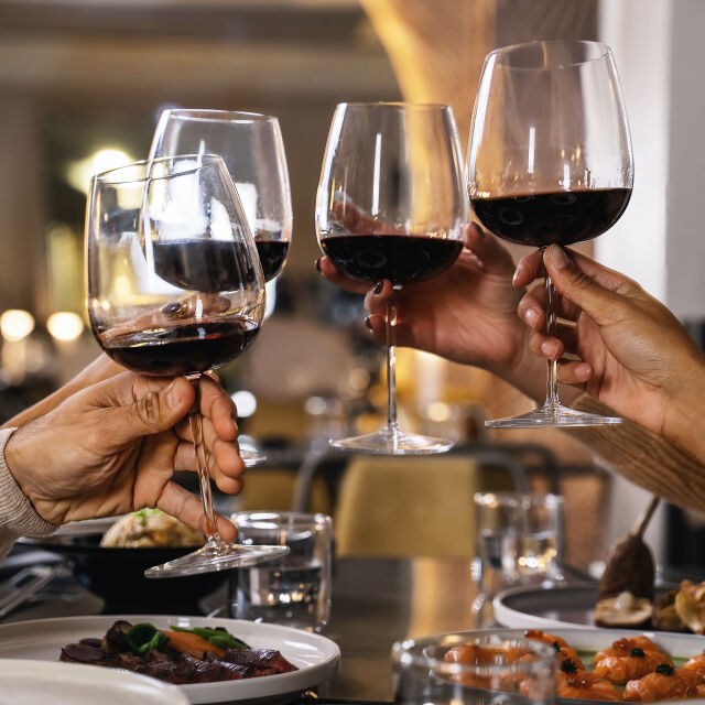  Без телефон в ресторанта: Получаваш бутилка вино като премия 