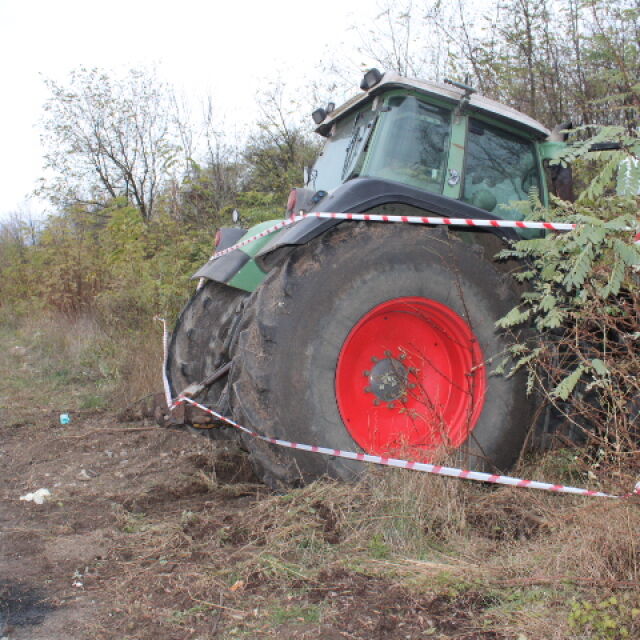 Зърнопроизводител загина след катастрофа с трактор (СНИМКИ и ВИДЕО)