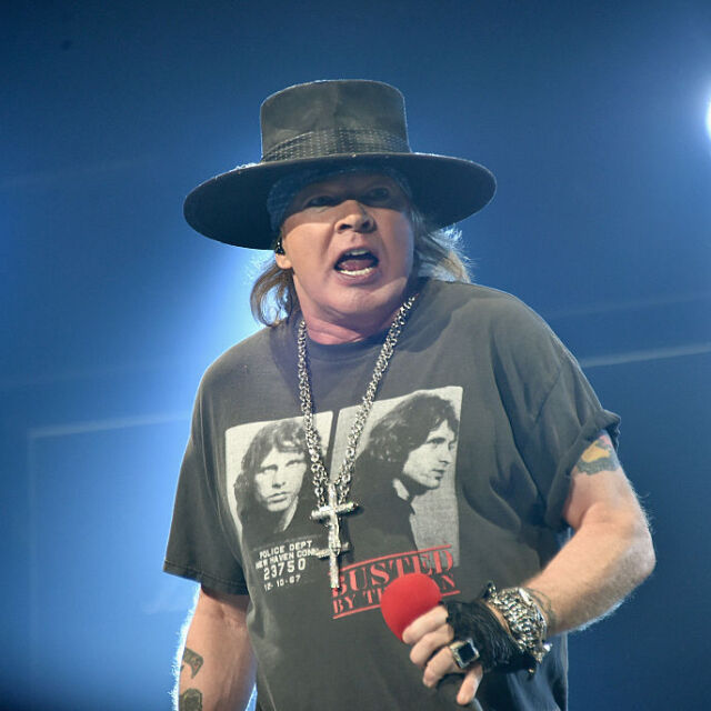 И Аксел Роуз от Guns N’Roses е обвинен в сексуално насилие
