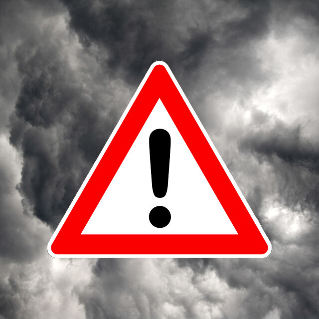 МВР заради опасното време: Отменете пътуванията си, внимавайте покрай сгради