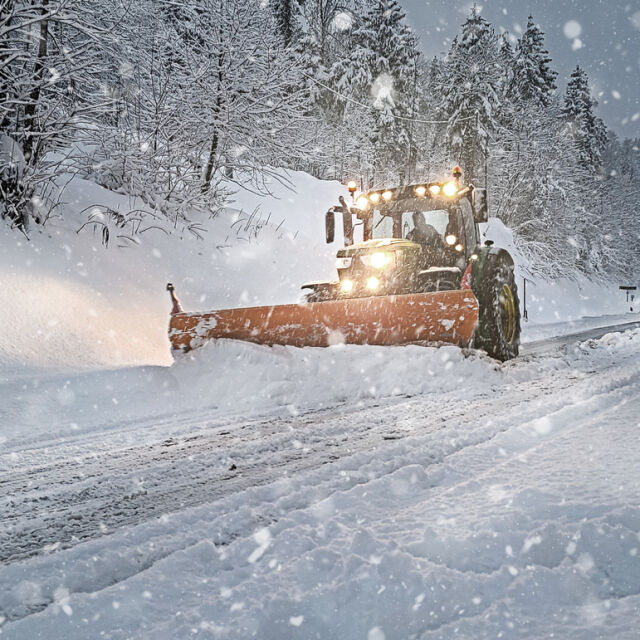 Опасно време: Червен код заради снеговалежи и виелици в шест области утре