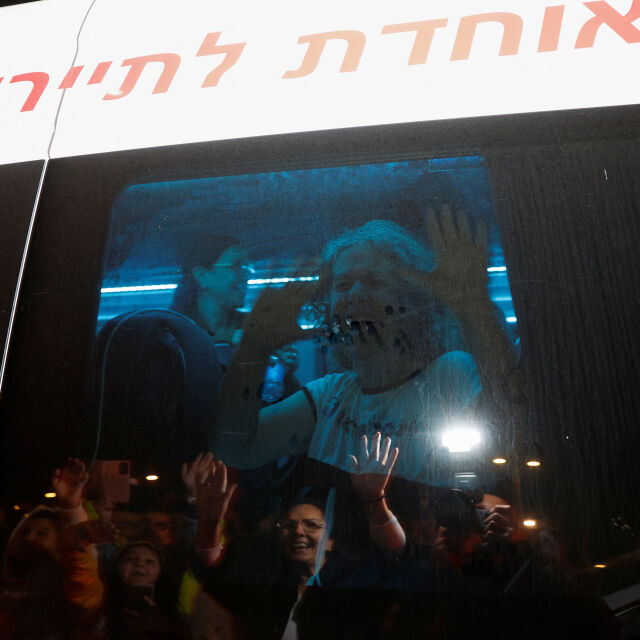 „Хамас“ освободи трета група заложници – 17 души